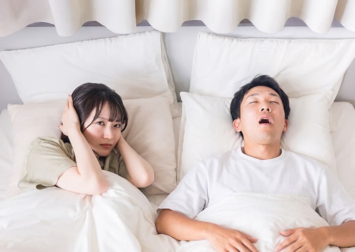 いびきの原因は、口呼吸かもしれません｜鼻呼吸と一酸化窒素で変わる、睡眠中の気道の話